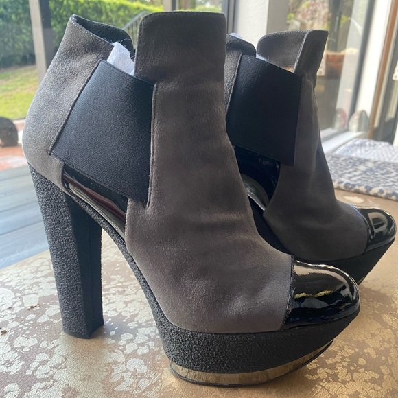 CASADEI FABULOUS grey suede platform boots. Size 8 1/2 - Picture 9 of 16